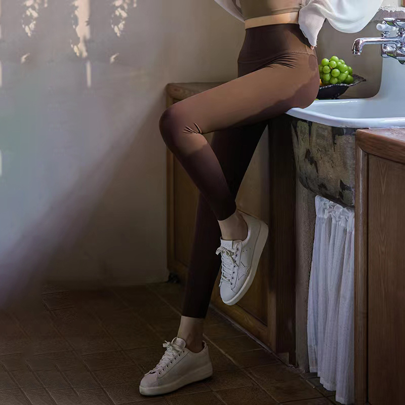 QUEEN YOGA運動瑜伽九分褲-----點選顏色,再點選尺寸會顯示該顏色模特照片