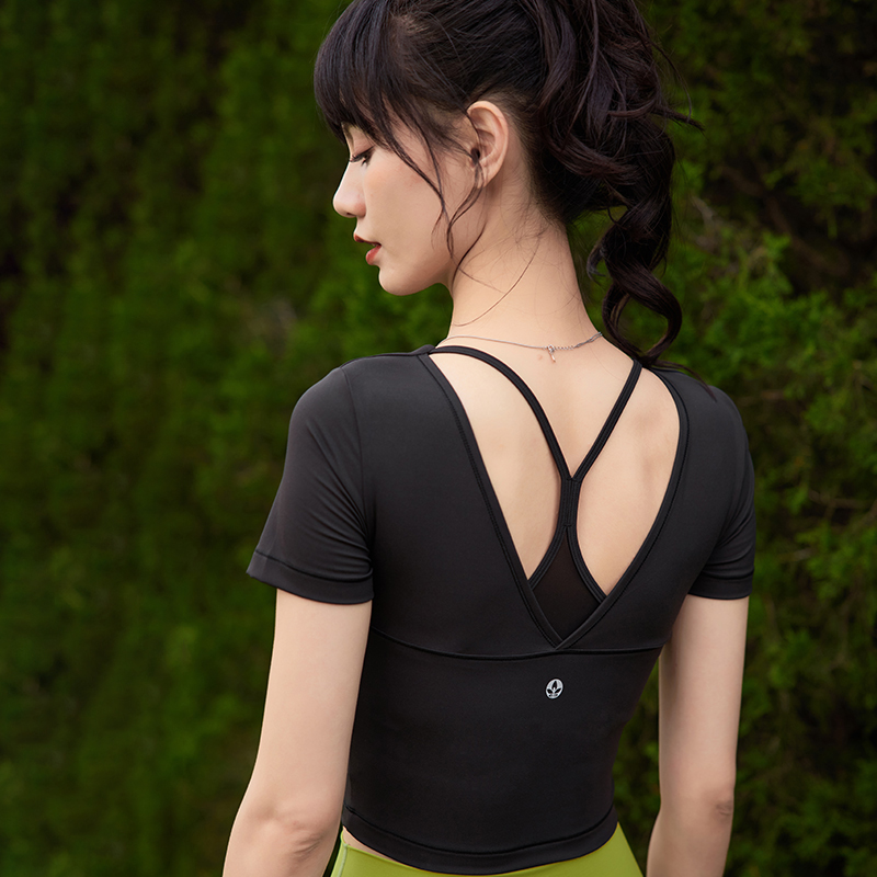 QUEEN YOGA瑜伽裸感短袖（內含胸墊）