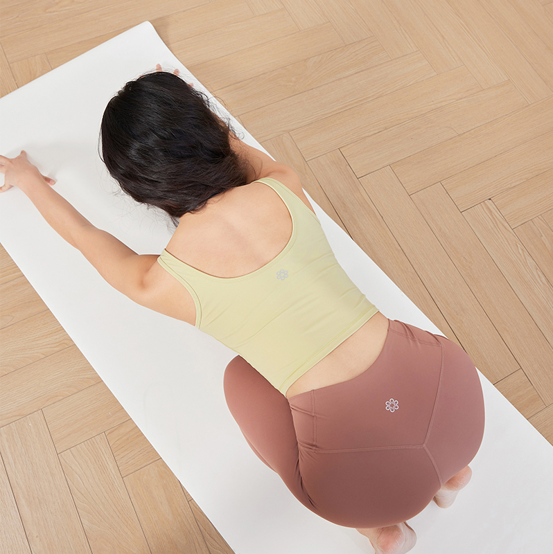 QUEEN YOGA瑜伽圓領紐扣基礎簡約運動健身外穿背心（附贈拆卸式胸墊）