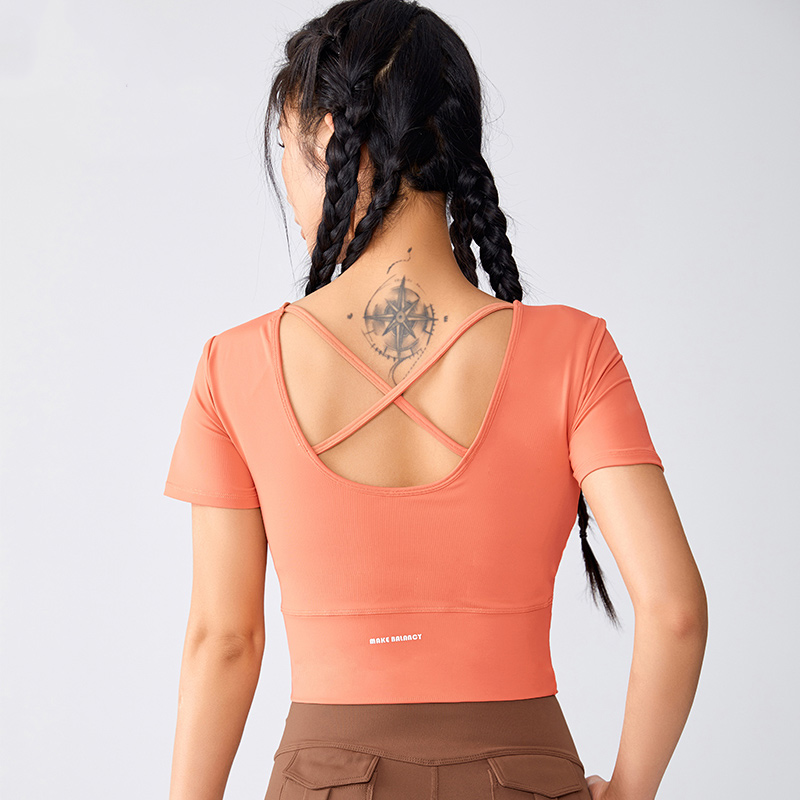 QUEEN YOGA 短款露背透氣瑜珈運動短袖(附可拆卸式胸墊)
