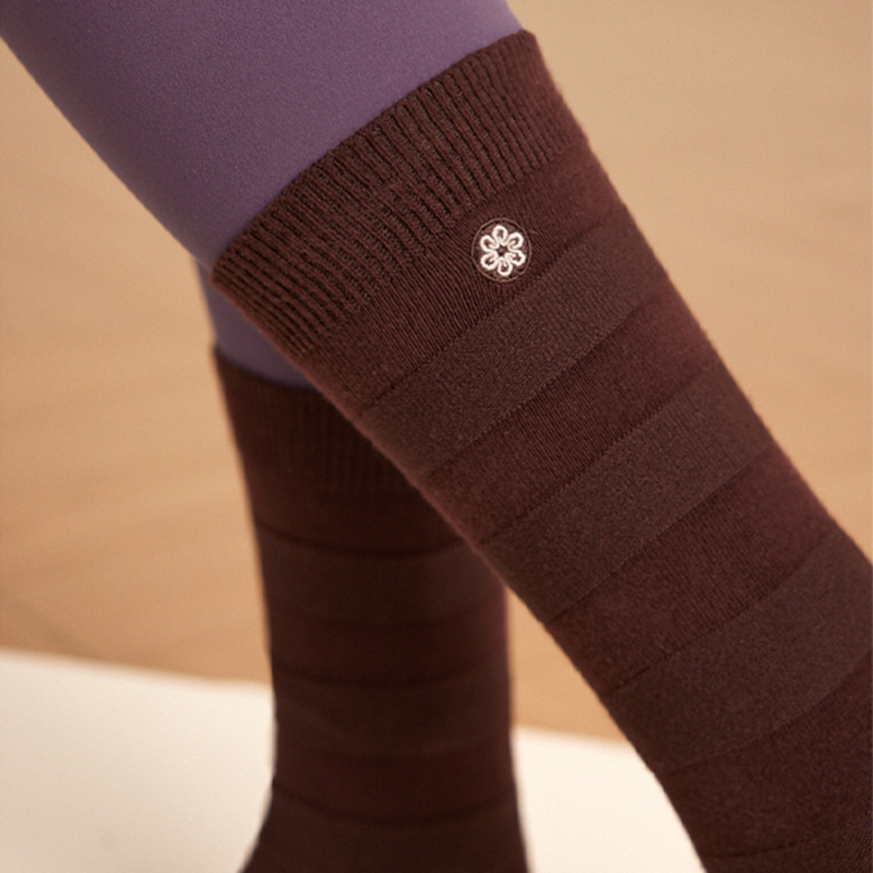 QUEEN YOGA瑜伽時尚長筒舒適棉感毛毛蟲彈力精梳棉襪