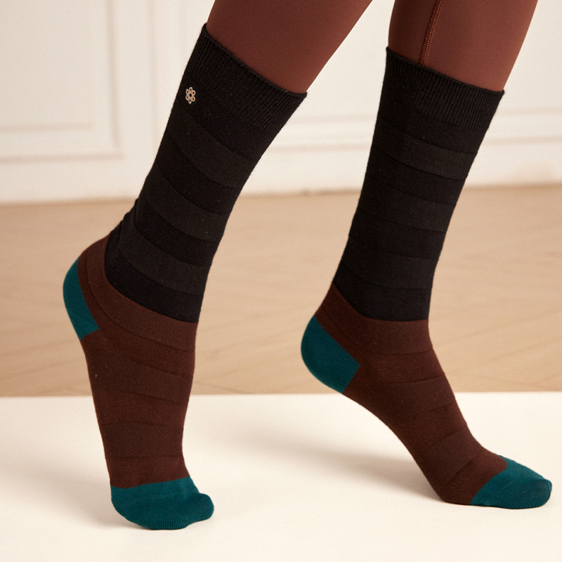 QUEEN YOGA瑜伽時尚長筒舒適棉感毛毛蟲彈力精梳棉襪