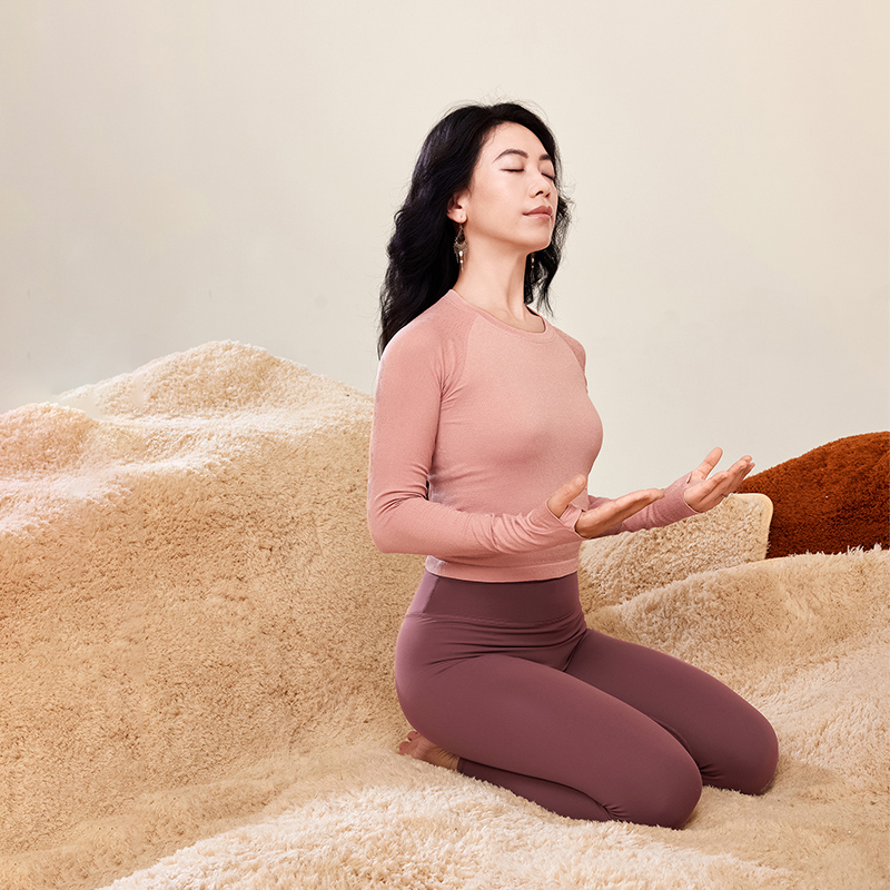 QUEEN YOGA瑜伽圓領簡約透氣時尚大方運動戶外一體織長袖上衣（無胸墊款）