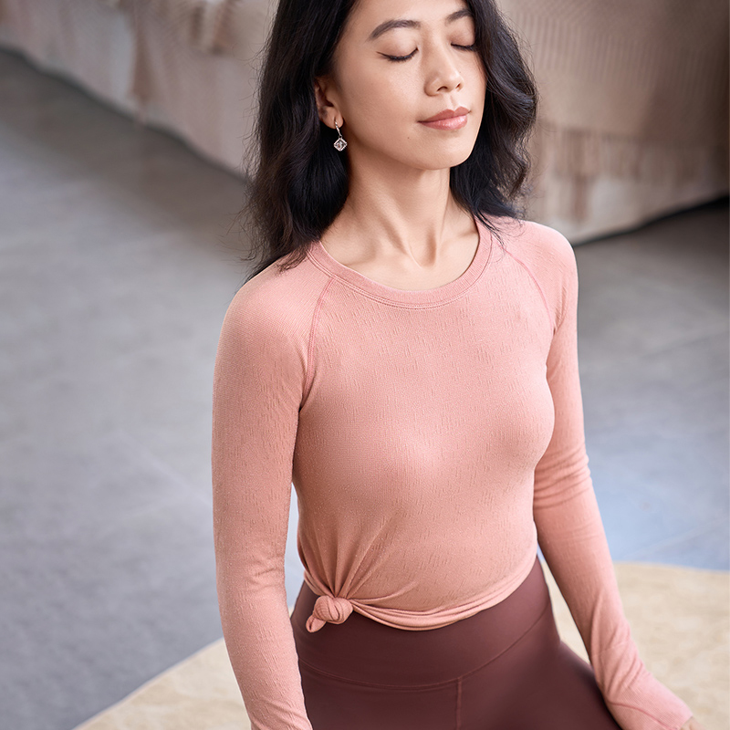 QUEEN YOGA瑜伽圓領簡約透氣時尚大方運動戶外一體織長袖上衣（無胸墊款）