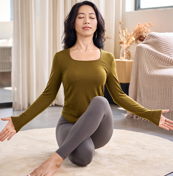 QUEEN YOGA瑜伽休閒抽褶收腰顯瘦時尚羊毛長袖外搭罩衫（無胸墊款）