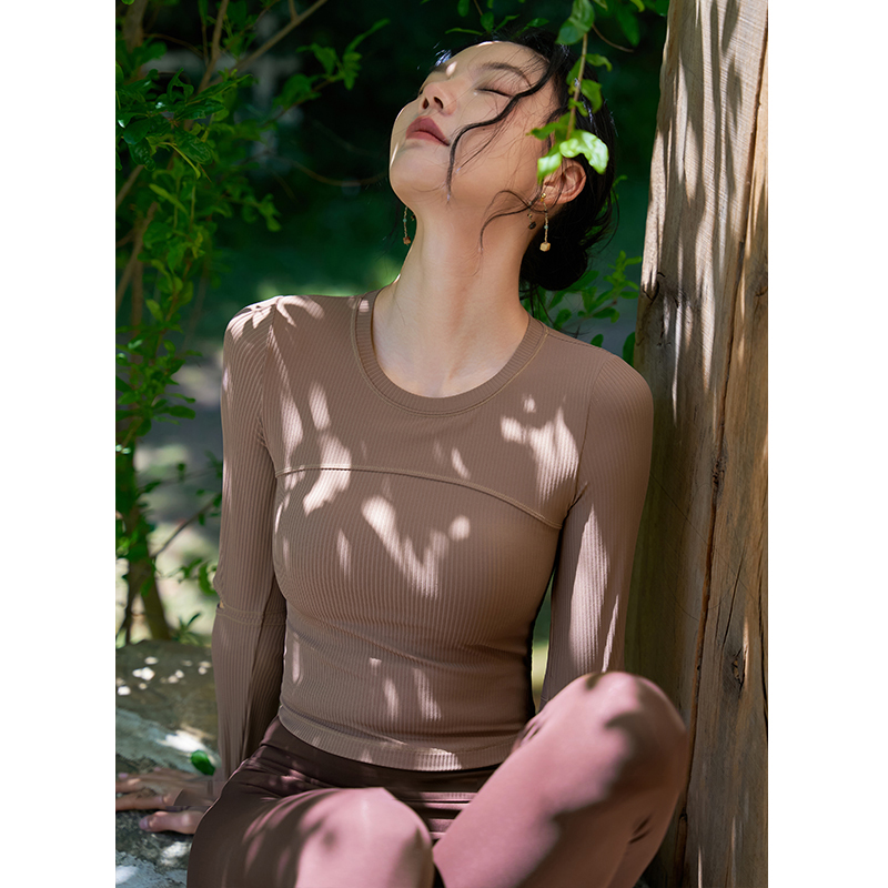 QUEEN YOGA瑜伽運動健身設計款長袖上衣（內含胸墊）