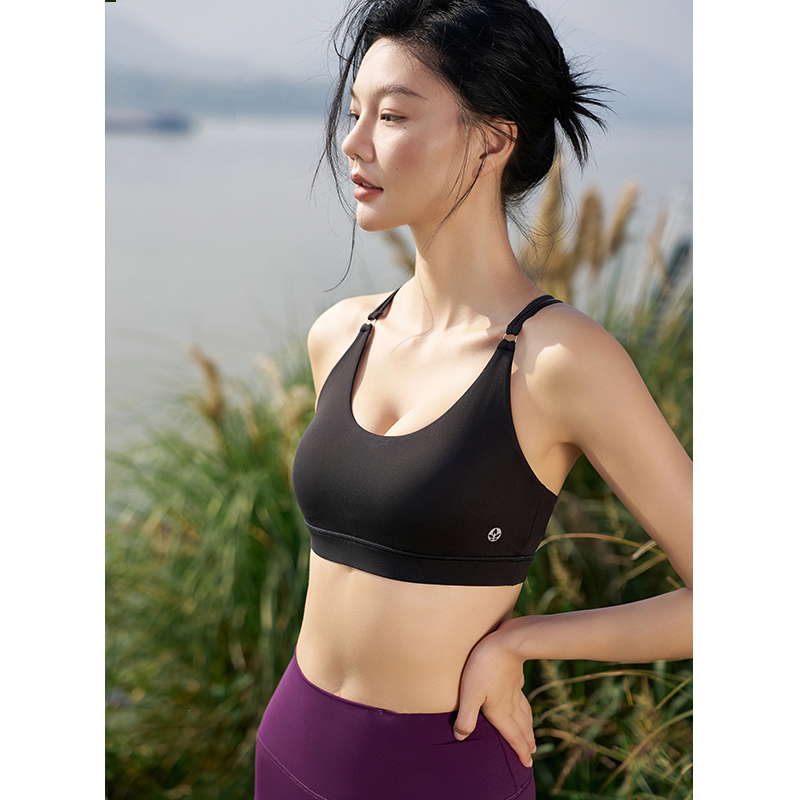 QUEEN YOGA萊卡簡約細肩帶運動瑜伽Bra(附贈可拆卸式胸墊)
