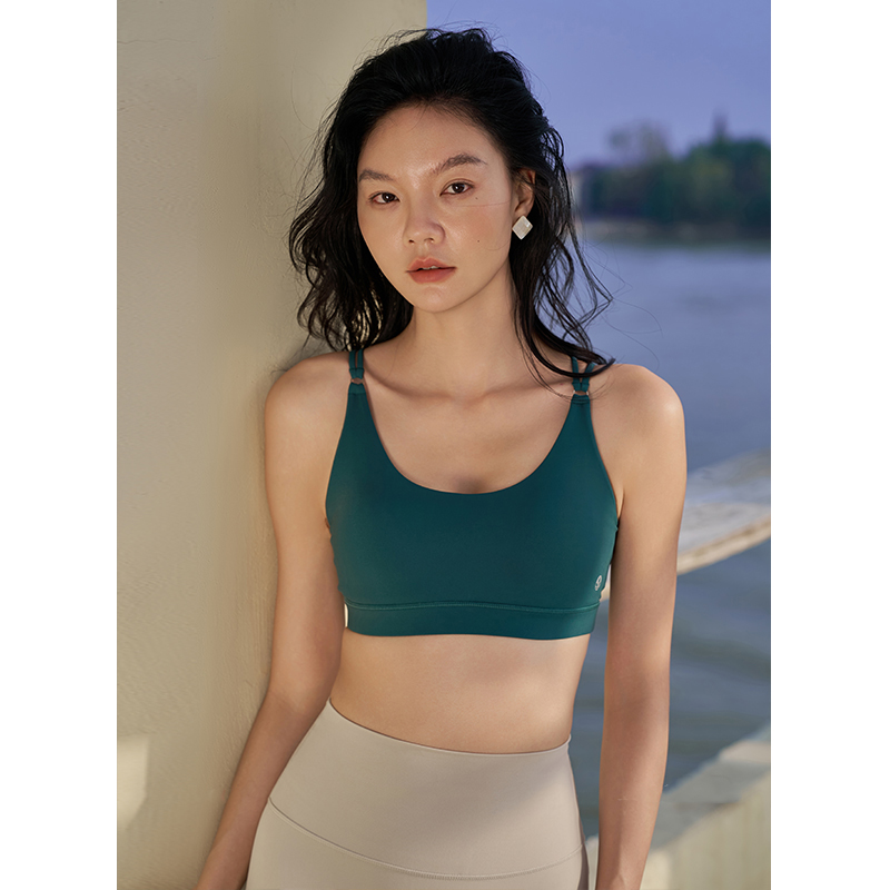QUEEN YOGA萊卡簡約細肩帶運動瑜伽Bra(附贈可拆卸式胸墊)