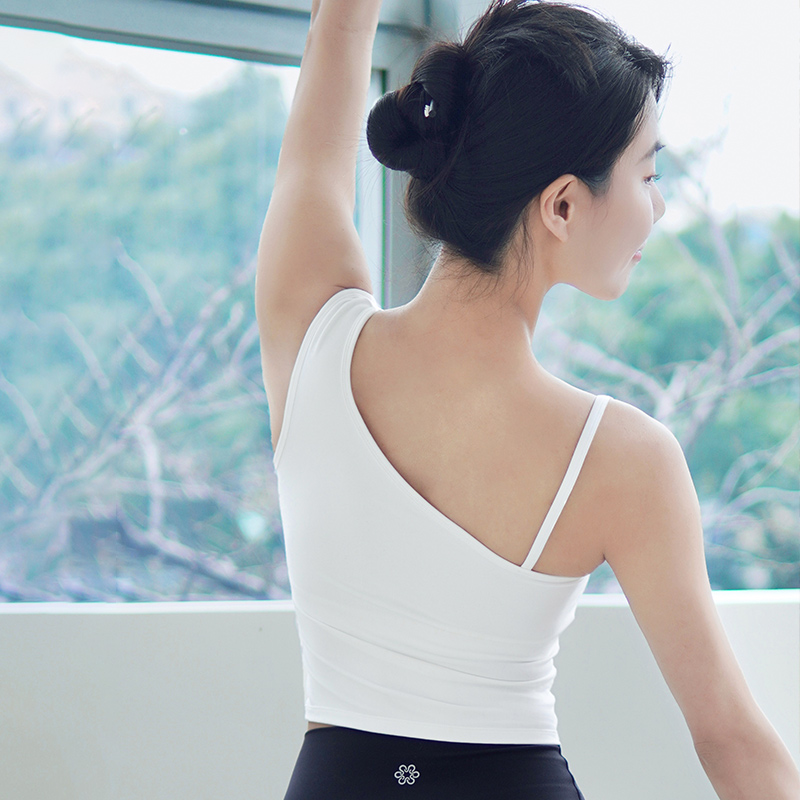 QUEEN YOGA瑜伽服運動健身不對稱肩帶背心小可愛（附贈拆卸式胸墊）