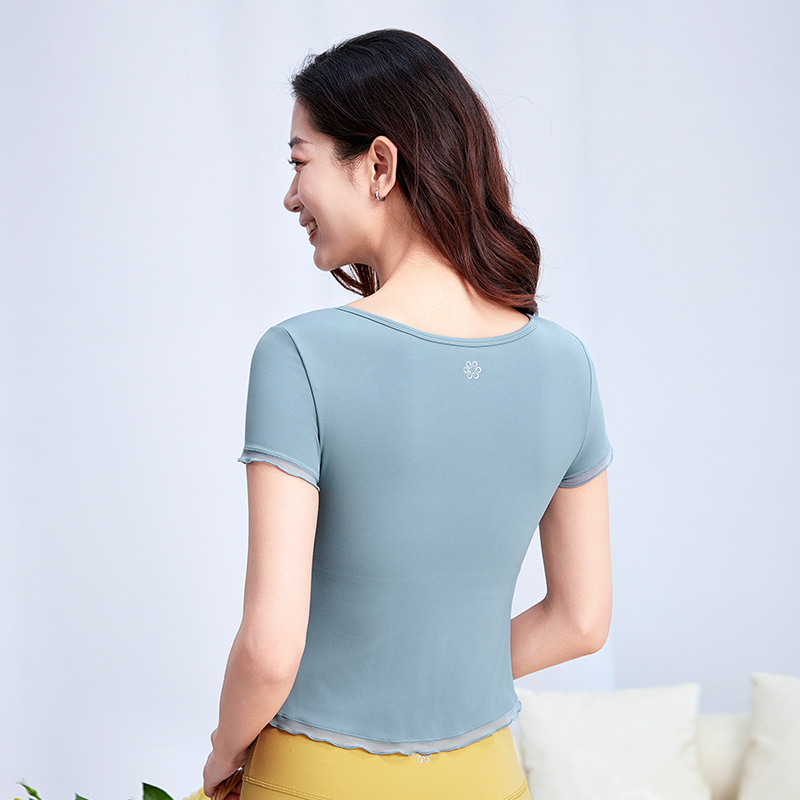 QUEEN YOGA瑜伽服簡約運動顯瘦圓領健身跑步短袖上衣（固定一體杯）