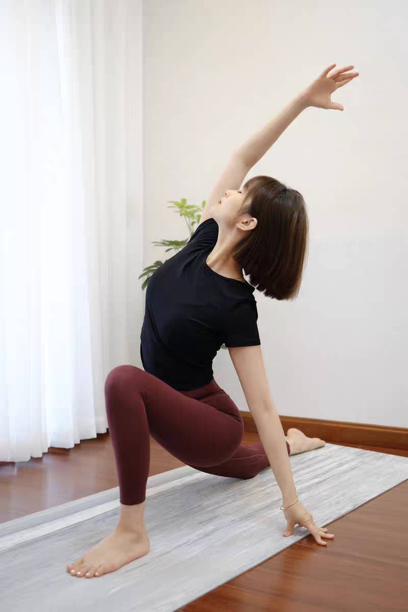 QUEEN YOGA瑜伽專業健身高彈力運動短袖上衣