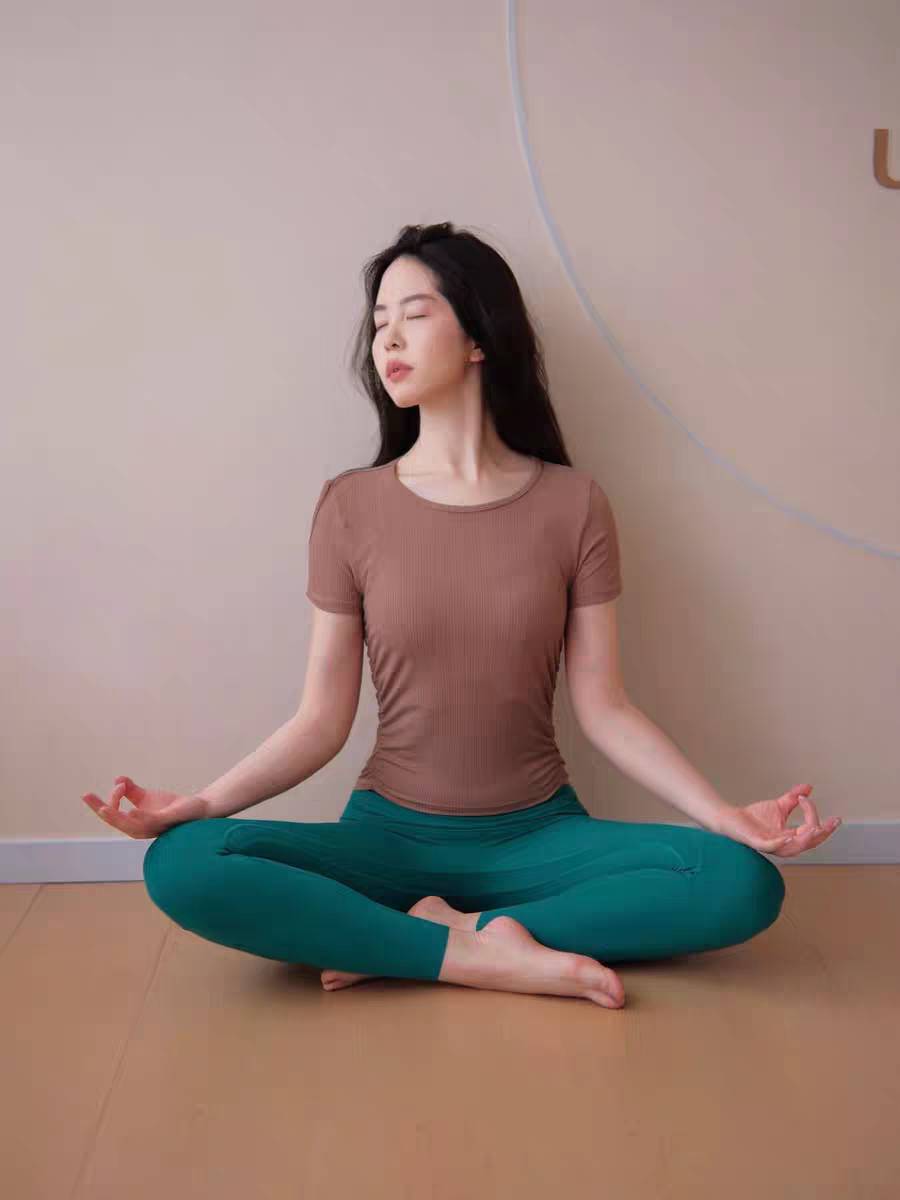 QUEEN YOGA瑜伽專業健身高彈力運動短袖上衣