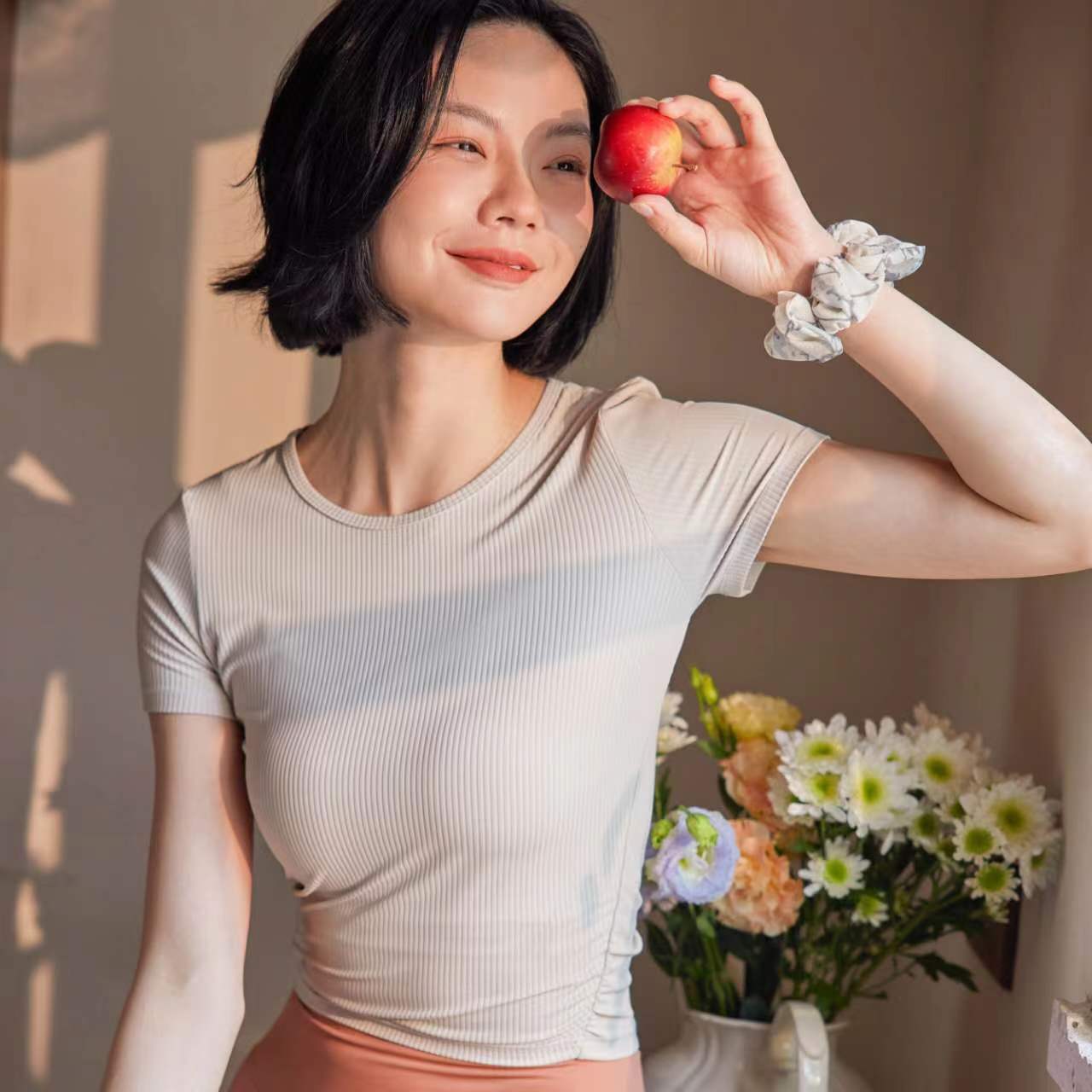 QUEEN YOGA瑜伽專業健身高彈力運動短袖上衣