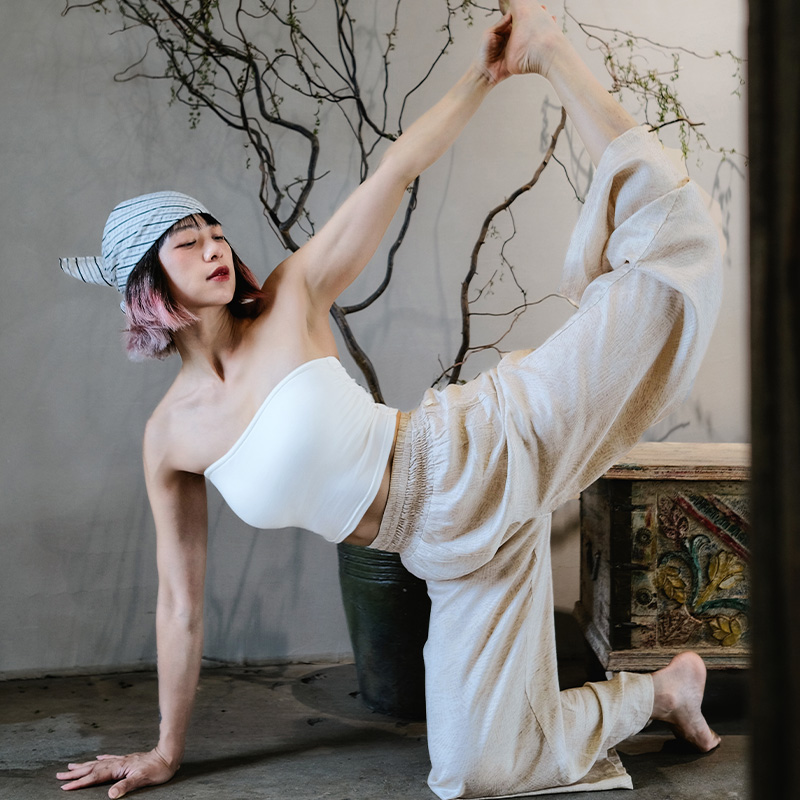 QUEEN YOGA新款無肩帶美背防滑一體杯小可愛BRA（固定一體杯）