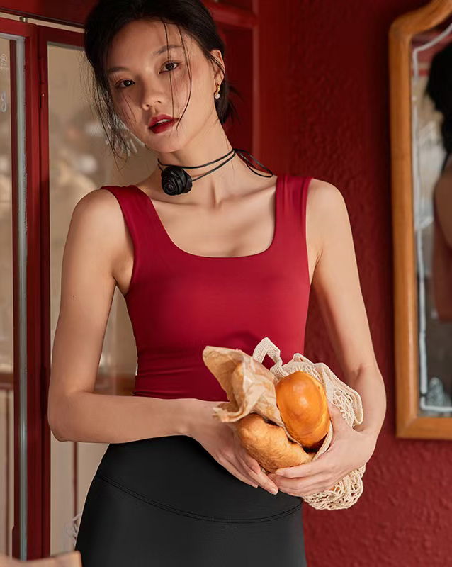 QUEEN YOGA瑜伽服專業高端時尚背心高級感運動瑜伽背心（內含胸墊）
