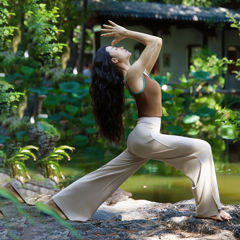QUEEN YOGA瑜伽服經典祼感運動撞色一體杯瑜伽運動背心（固定一體杯）