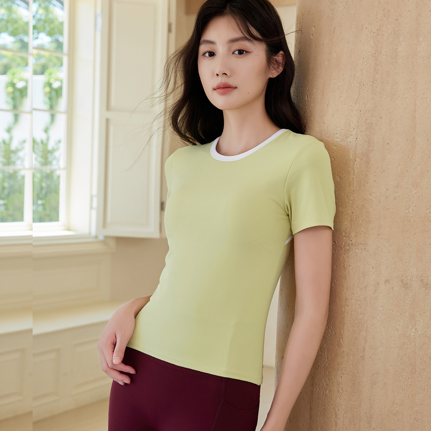 QUEEN YOGA瑜伽服運動鏤空美背修身一體杯短袖上衣（固定一體杯）