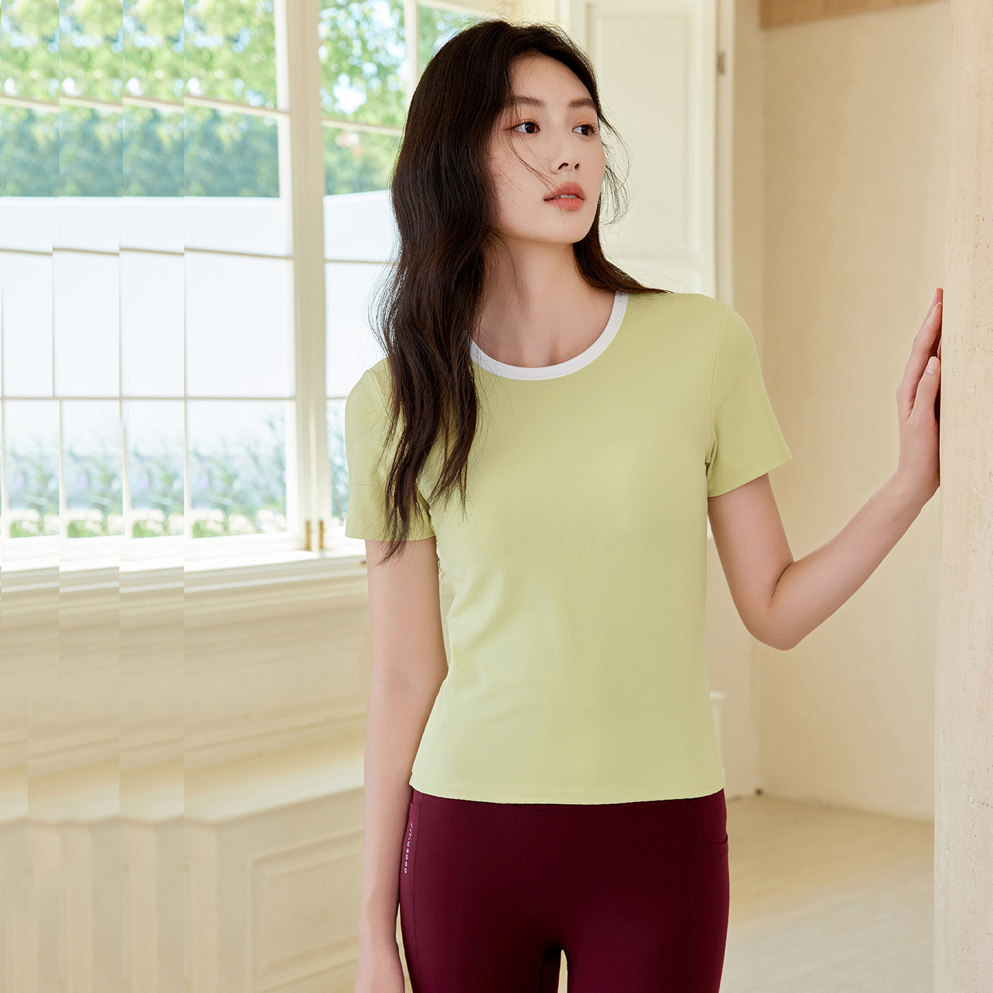 QUEEN YOGA瑜伽服運動鏤空美背修身一體杯短袖上衣（固定一體杯）