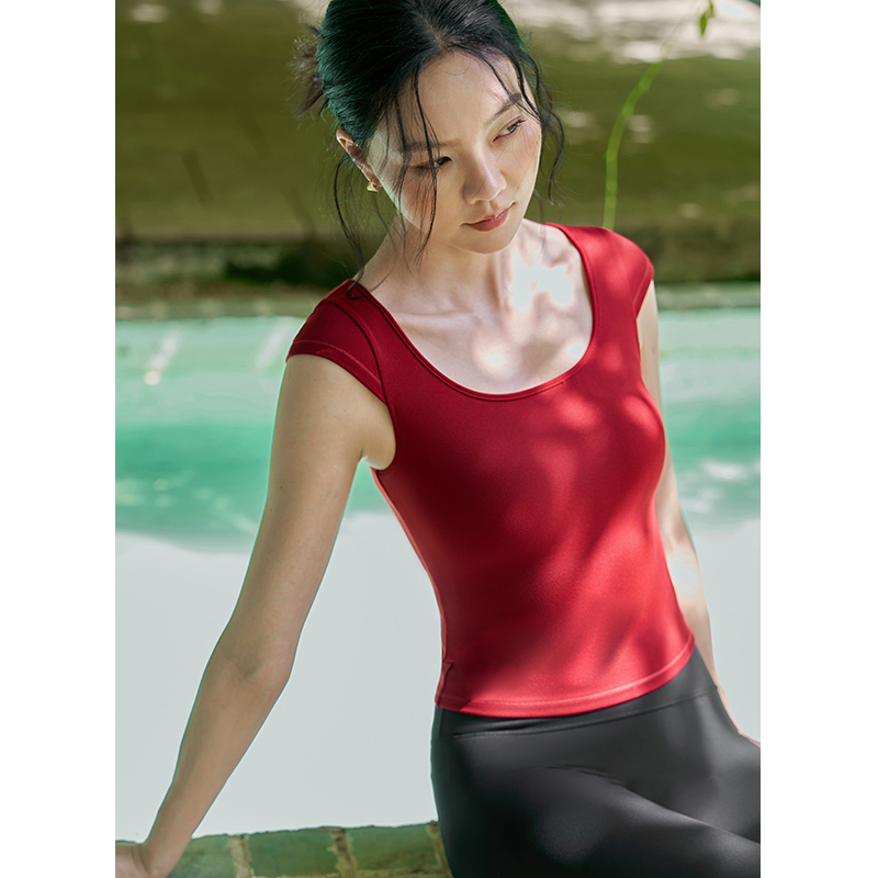 QUEEN YOGA經典圓領運動瑜伽短袖(附贈可拆卸式胸墊)