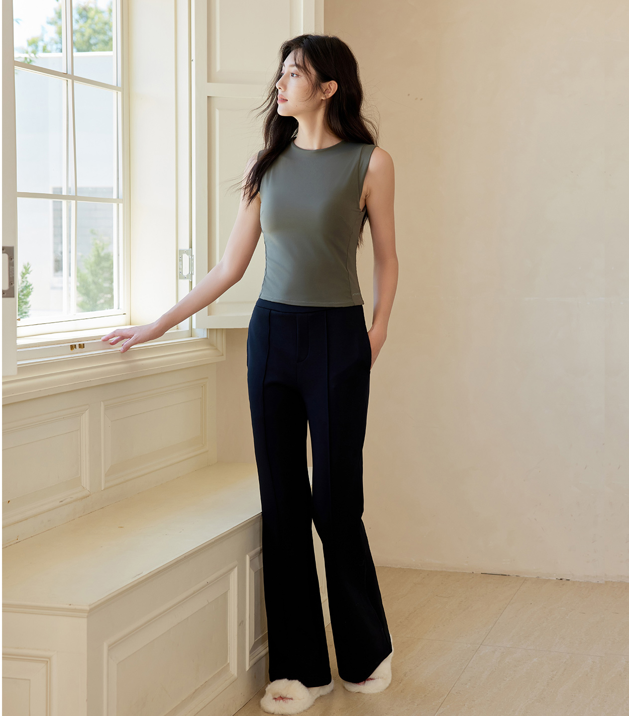 QUEEN YOGA瑜伽服極簡風修身型運動背心美背無痕背心（固定一體杯）