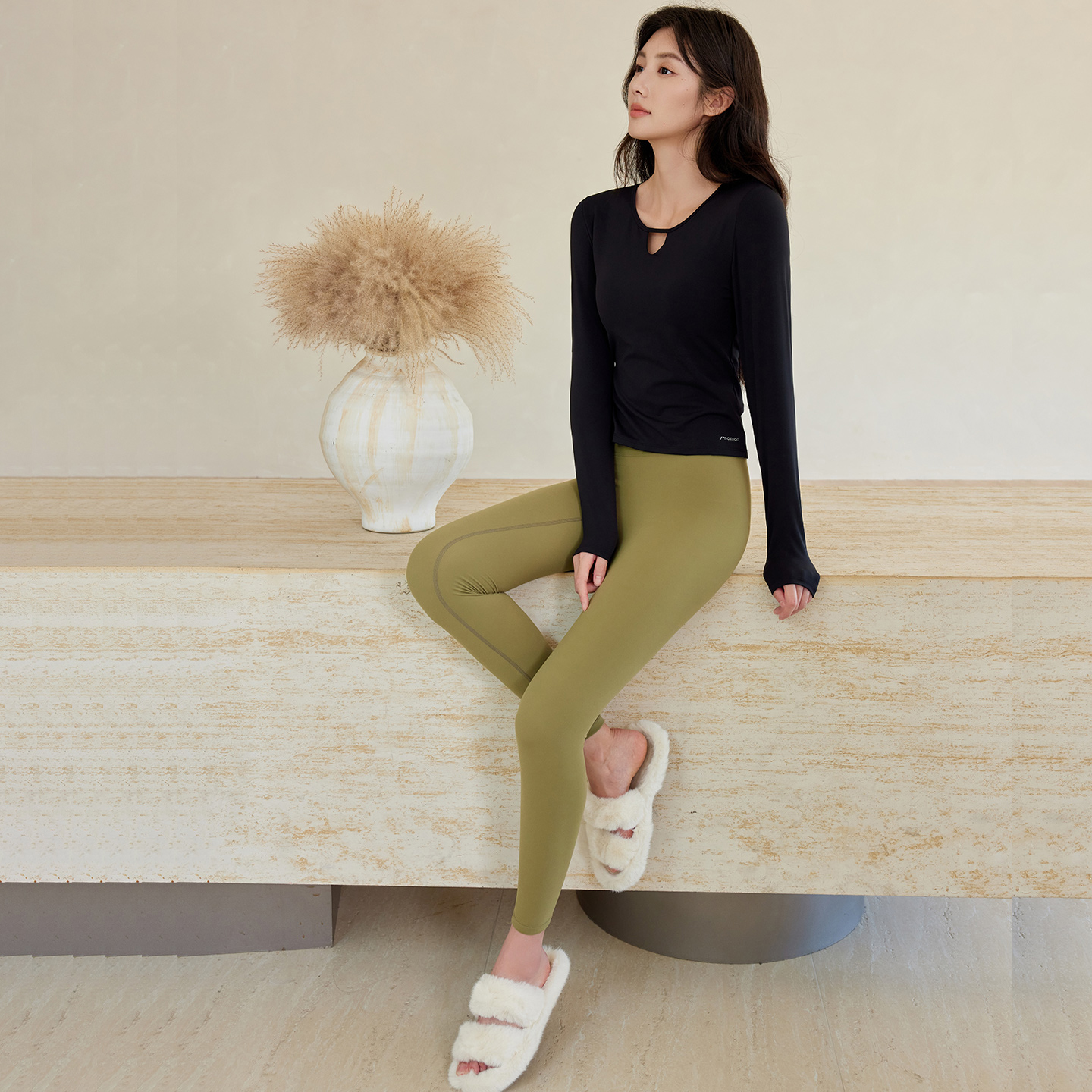 QUEEN YOGA瑜伽服健身圓領鏤空長袖運動修身上衣T恤（固定一體杯）