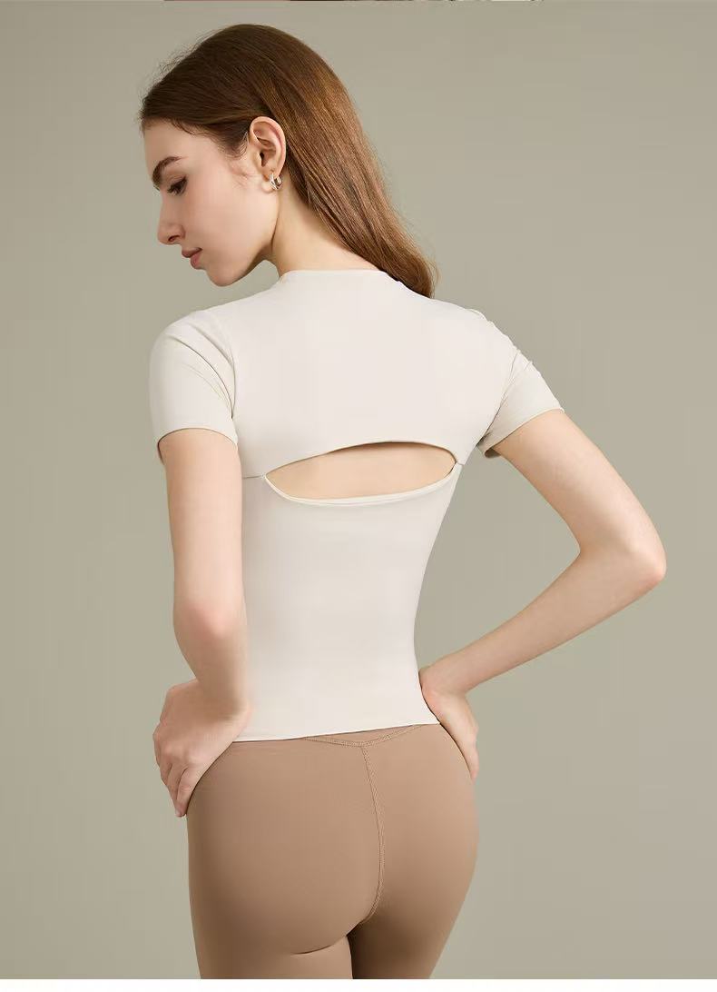 QUEEN YOGA圓領修身運動瑜伽短袖上衣（附可拆卸式胸墊）