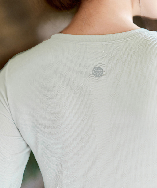 QUEEN YOGA瑜伽服一體杯運動健身閃閃線無縫一體織長袖（固定一體杯）