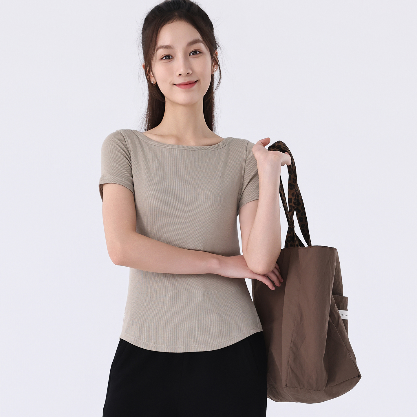 QUEEN YOGA抗皺圓領短款螺紋運動瑜伽短袖上衣(一體杯胸墊)