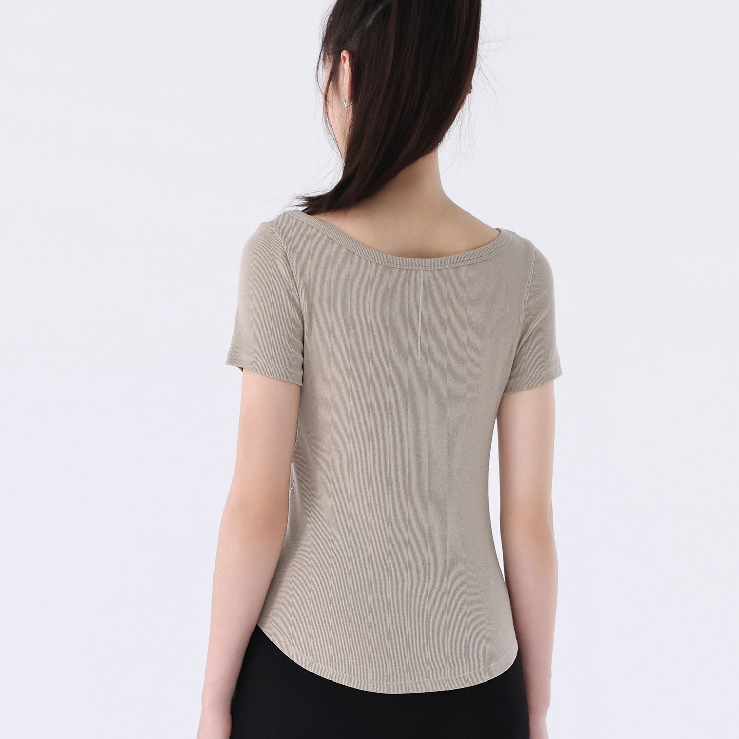 QUEEN YOGA抗皺圓領短款螺紋運動瑜伽短袖上衣(一體杯胸墊)