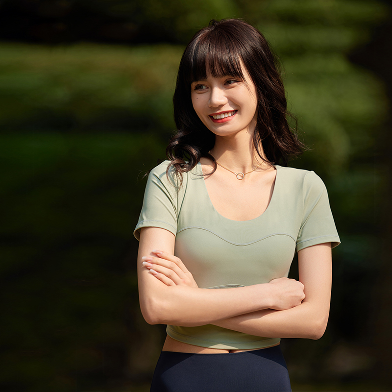 QUEEN YOGA瑜伽裸感短袖（內含胸墊）