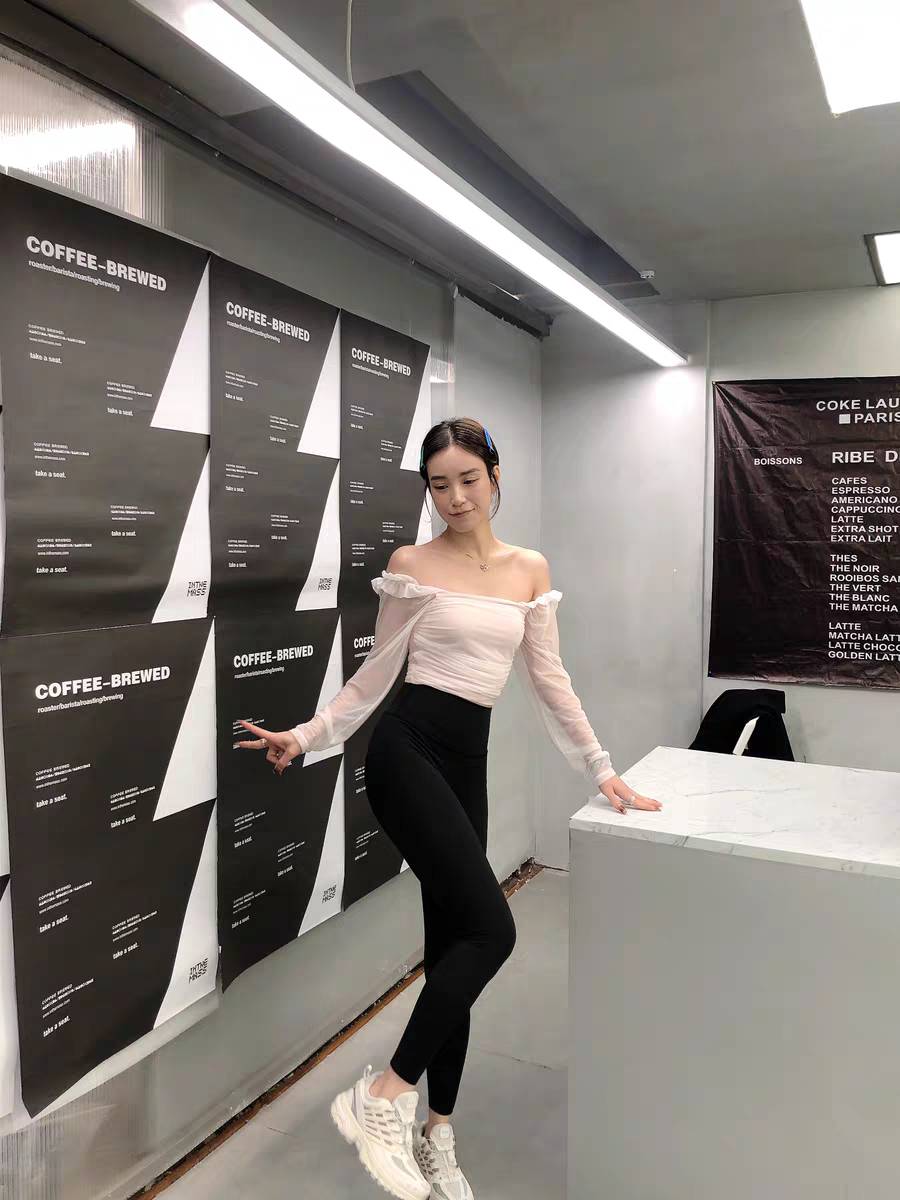 QUEEN YOGA瑜伽網紗長袖上衣（內含胸墊）