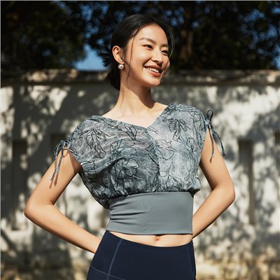 QUEEN YOGA 無袖修身運動外搭瑜珈上衣(附可拆卸式胸墊)