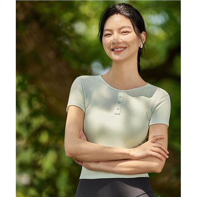 QUEEN YOGA鈕扣設計修身運動瑜伽短袖上衣（無胸墊款）